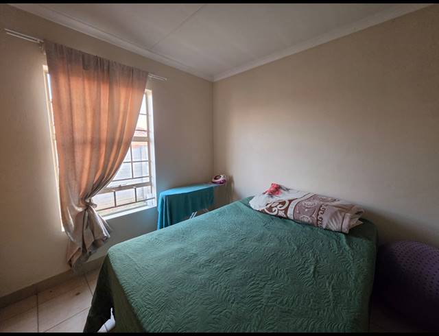 3 BEDROOM FREESTANDING FOR SALE IN THATCH HILL ESTATE